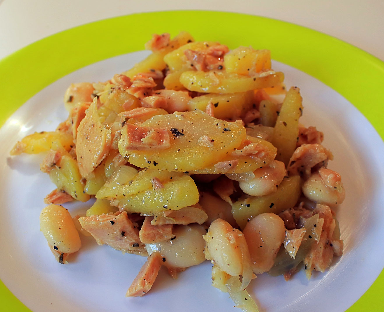 Kartoffelsalat mit Thunfischfilets