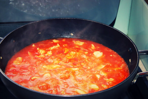Afrikanisches Erdnuss-Chili Hähnchen kochen im wohnmobil camping rezept hC3A4hnchen mit c 002