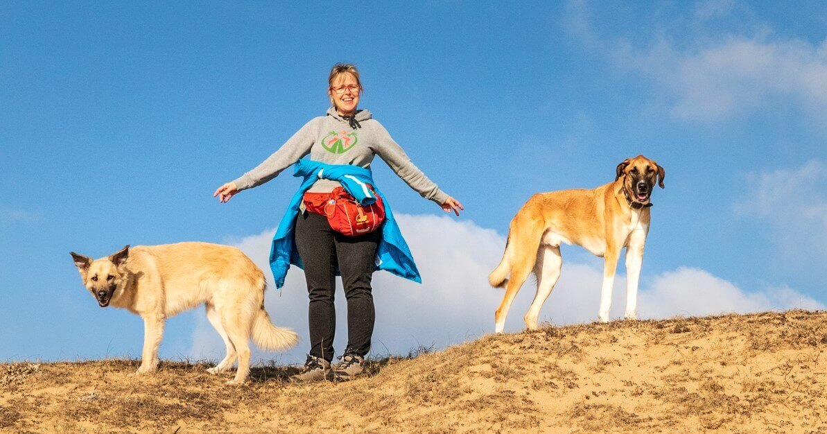 Wie wirkt sich Stress beim Menschen auf den Hund aus? Claudia Kobold und ihre Hunde von Canis Road zum Thema Stress bei Hunden