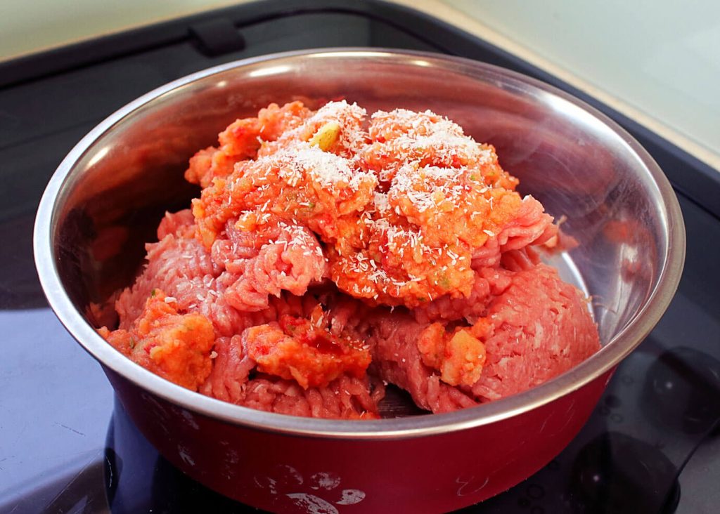 Hundefutter selbst machen Hunderezept selber kochen - Putenhackfleisch mit Kartoffel-Paprika Püree mit Canis Road