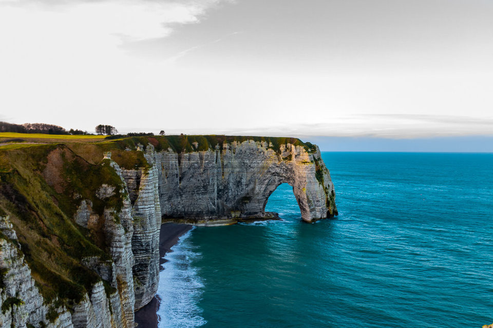 Normandie mit Wohnmobil und Hund