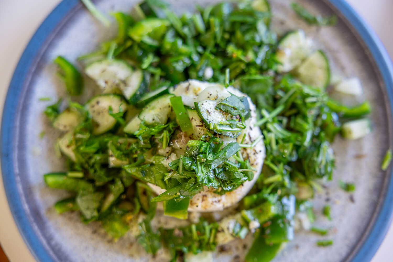 Körniger Frischkäse Salat