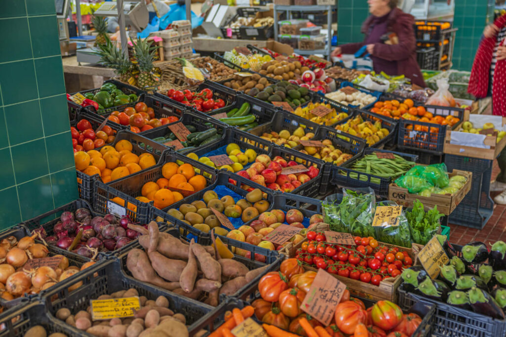 BX7A0345 Kochen im Wohnmobil Grillhähnchen mit Antipasti
