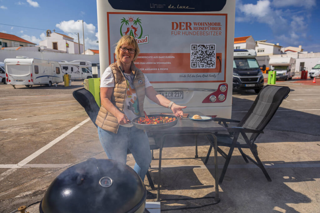 BX7A9418 Frango Assado mit Antipasti - grillen - barbecue - Kochen im Wohnmobil- campingrezepte