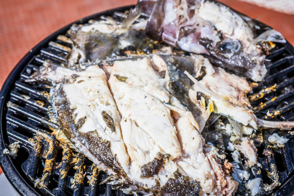 BX7A4084 Gegrillter Petersfisch mit Salzkartoffeln