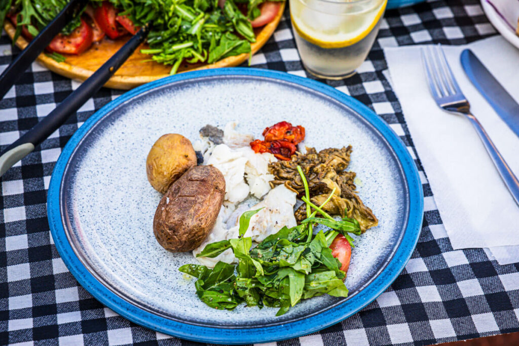 BX7A4093 Gegrillter Petersfisch mit Salzkartoffeln