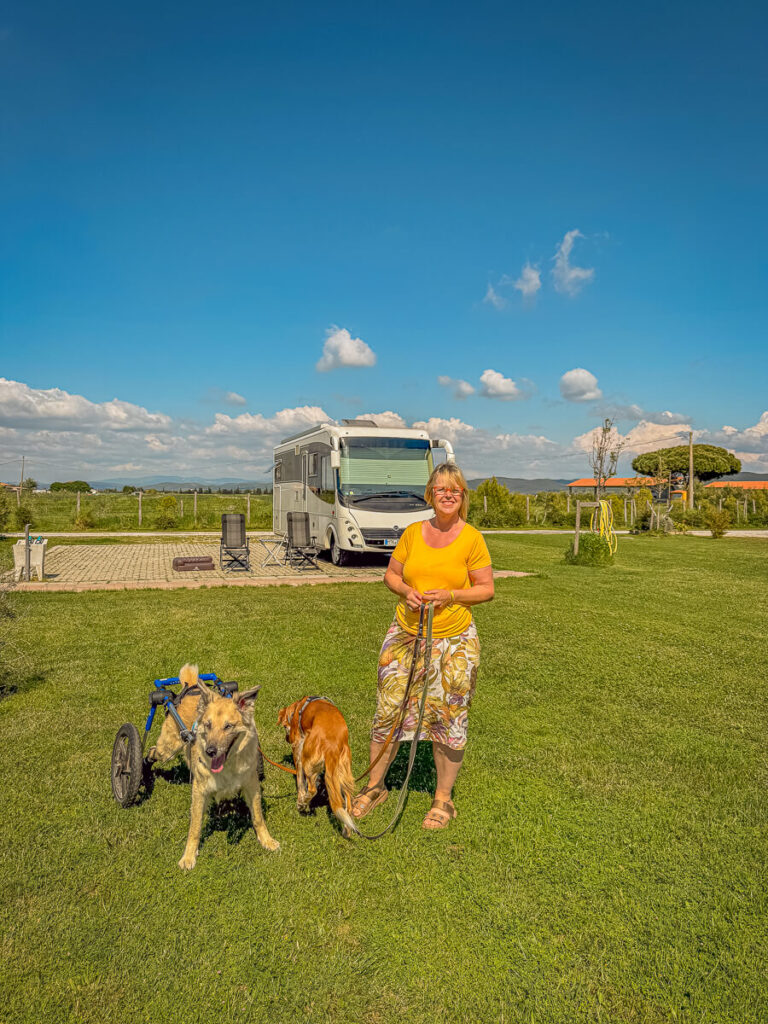 IMG_6929 italien mit dem wohnmobil und Hund, camping Italien, Wohnmobil Toskana